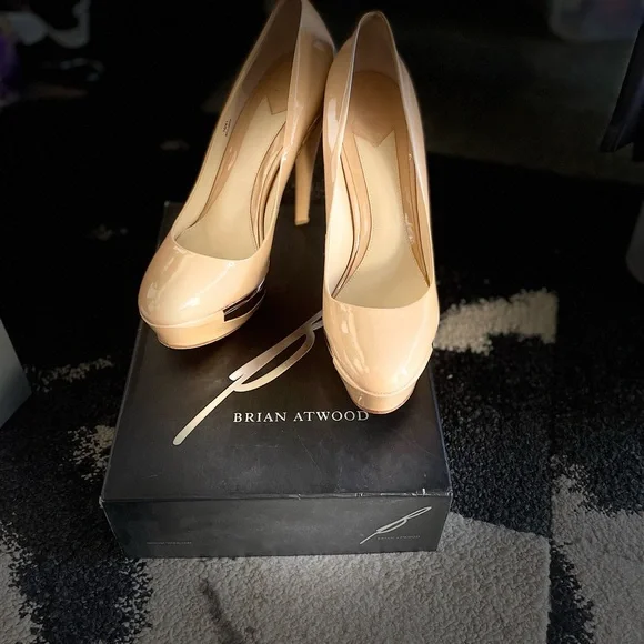NEW Brian Atwood Nude/Gold Leonida Pumps - Picture 2 of 7